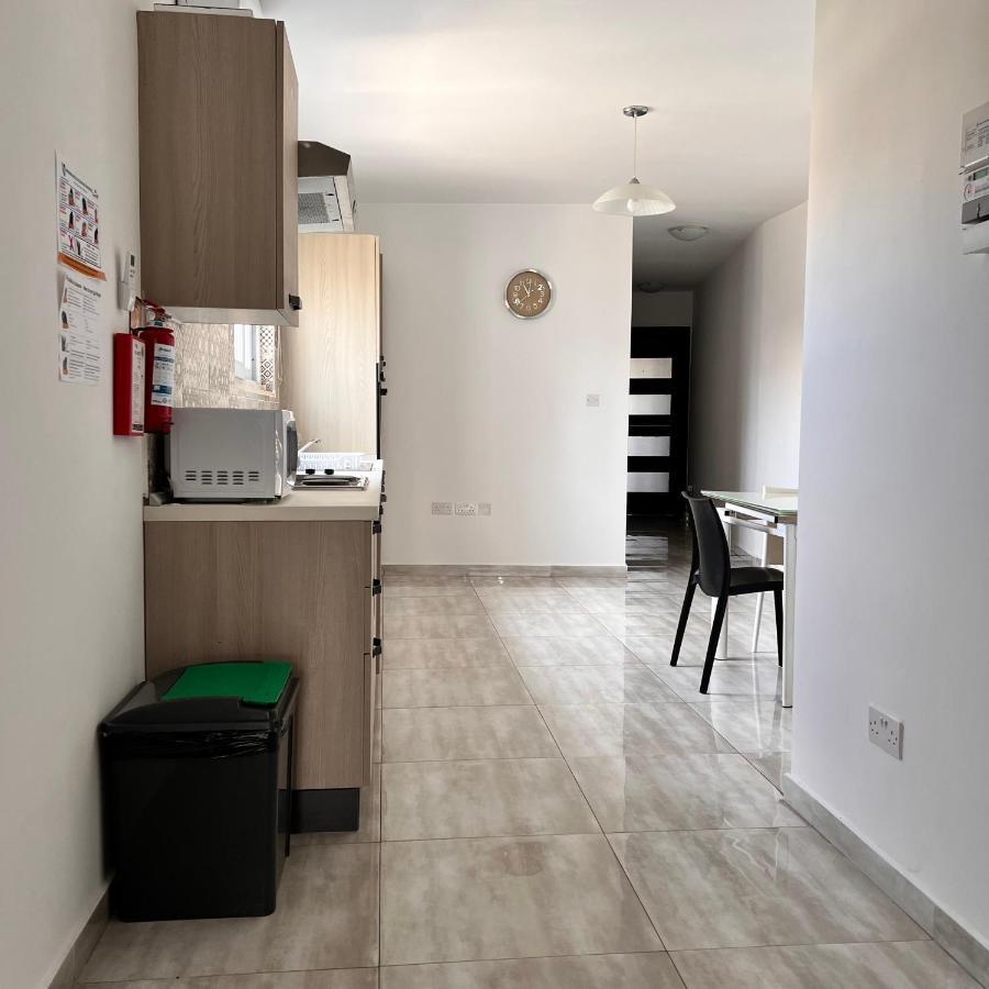 F3 Room 2, Private Room Two Single Beds Shared Bathroom Msida Exterior photo